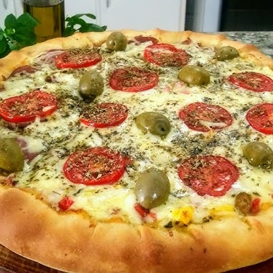 MUSSARELA, TOMATE, MANJERIÇÃO, PARMESÃO