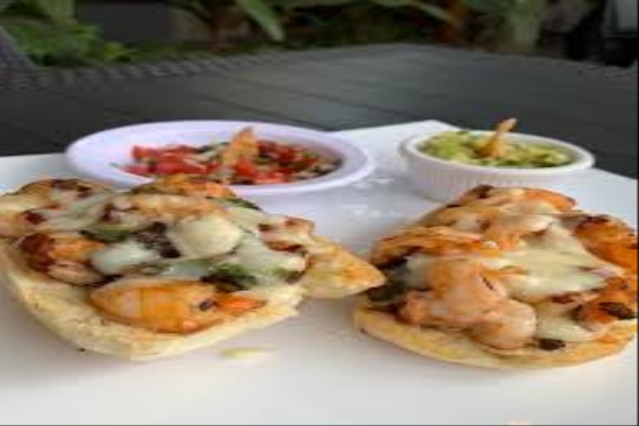 MOLLETES DE CAMARONES CON PAPAS FRITAS