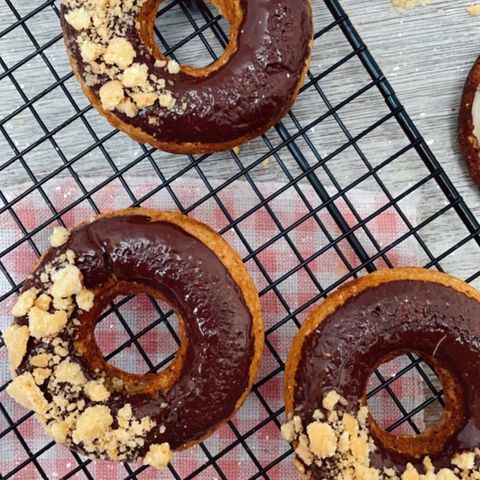 Donuts con Chocolatey Galletas de Almendra