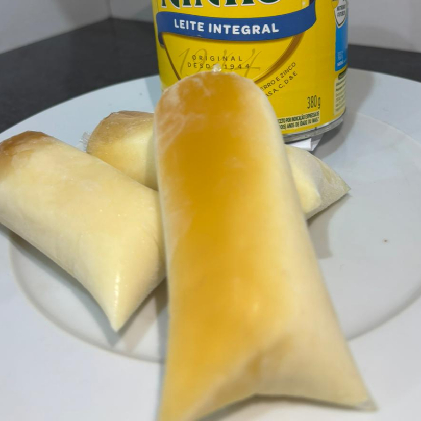 Geladinho gourmet artesanal sabor Pudim, cremoso na medida certa e com aquele toque especial de caramelo. Aproximadamente 120g de uma experiência deliciosa. Contém: Creme de leite, leite em pó, leite condensado, leite, ovo, liga neutra e caramelo.