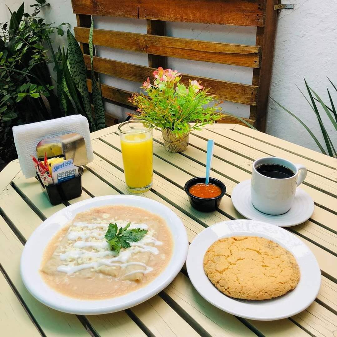 Enfrijoladas de Chilorio