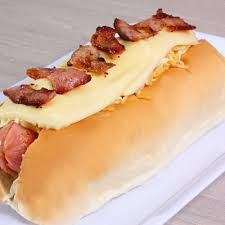 Perro Combinado(chorizo-butifarra) Gratinado