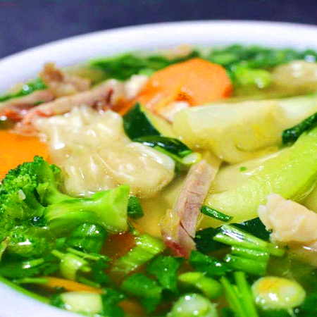 Sopa de Pollo (viene con Arroz Blanco a Parte)