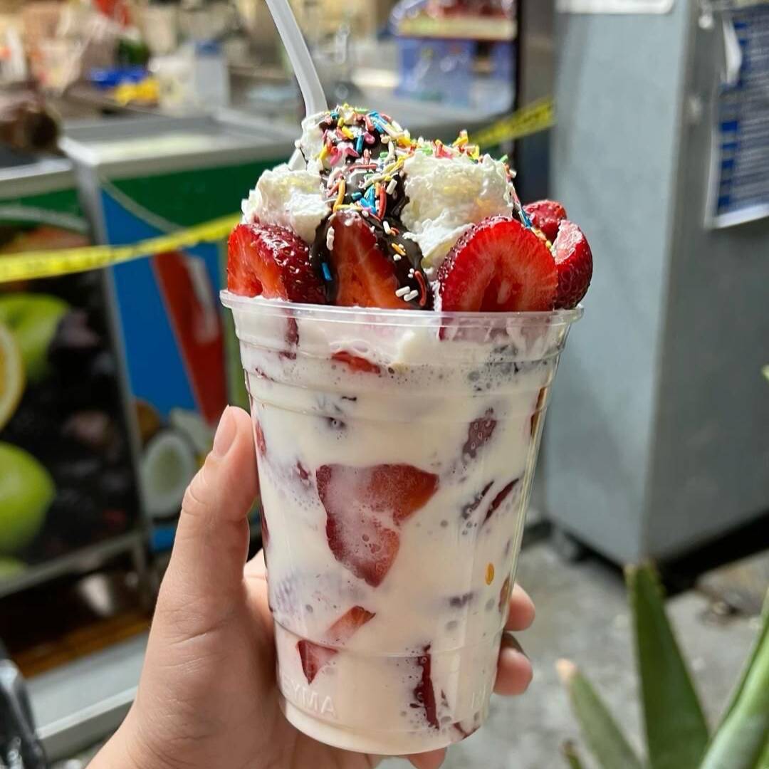 Frappe de fresas con crema 16 oz