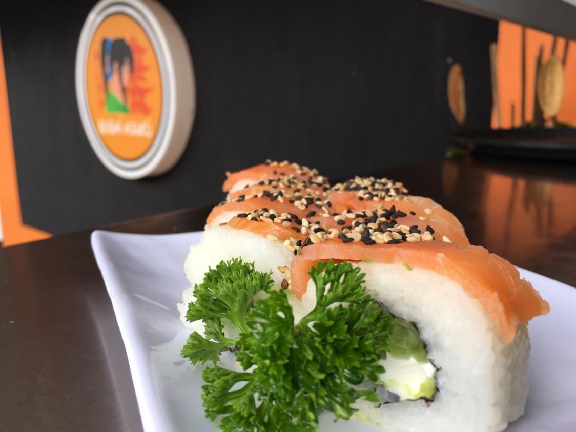 SALMON MAKI