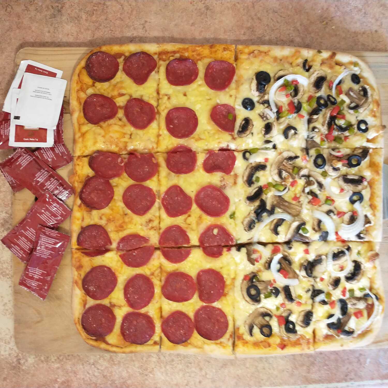 Pizza Pepperoni y Vegetariana CB Chica