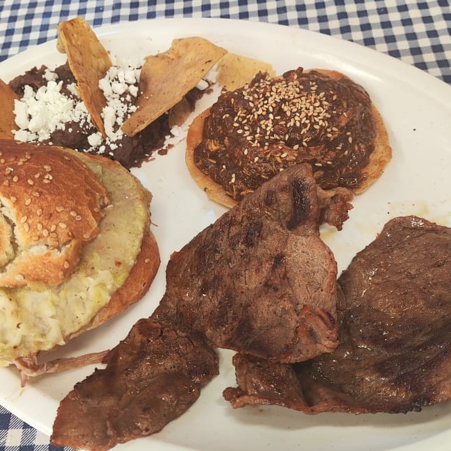 CARNE A LA POBLANA