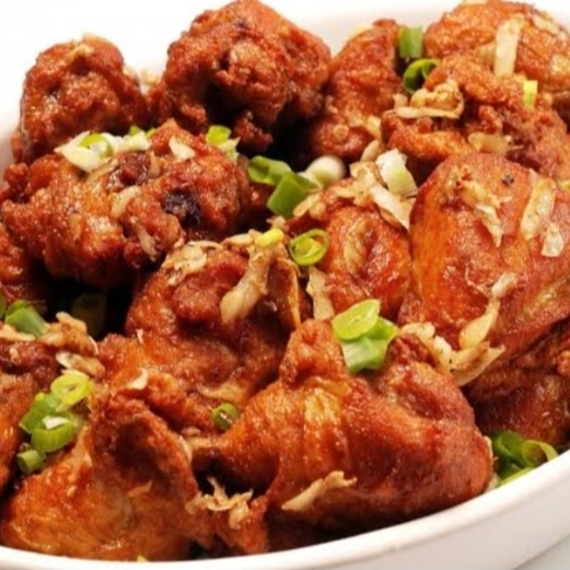 Saboroso, Pedaço de Frango a Passarinha, ao Alho e oleo ao tempero do Chef, Arroz Chop Suey, Presunto, Cenoura, Ervilha e ovo