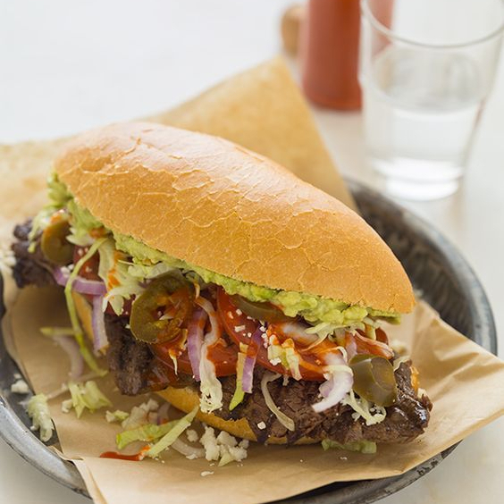 Torta con Carne Asada
