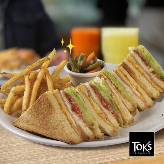 Club Sandwich De Salchicha