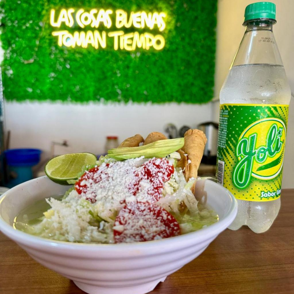 Tacos Dorados con Consomé