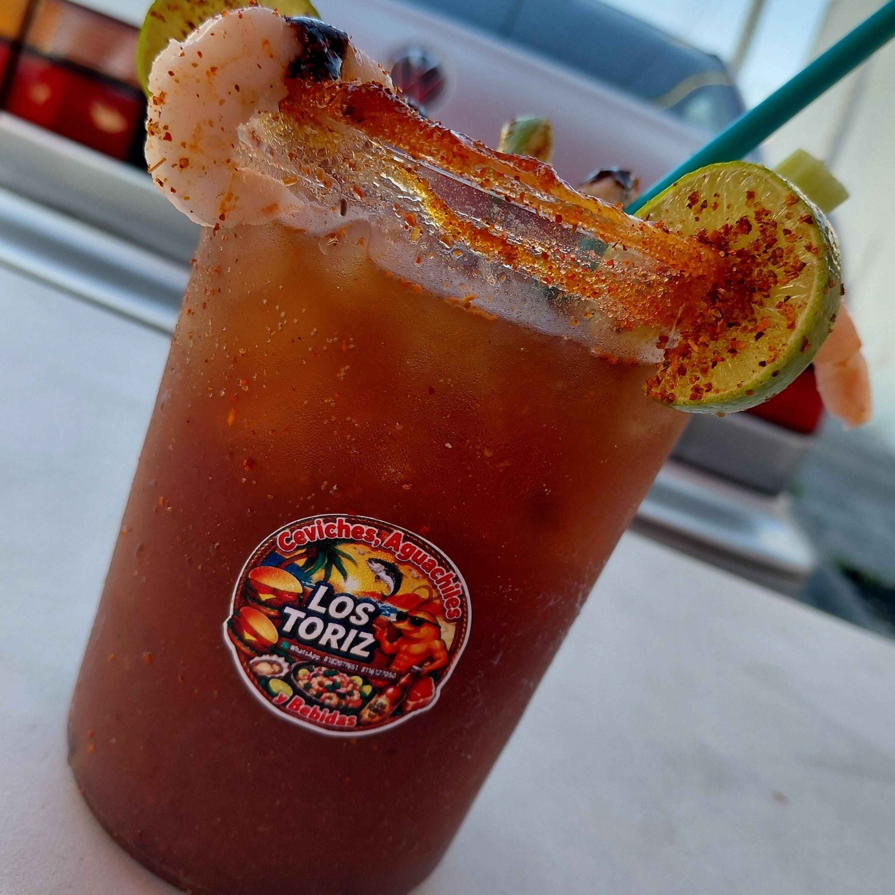 Clamato preparado con agua mineral sin alcohol