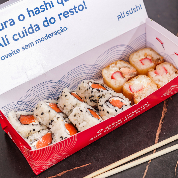 08 Uramaki de Salmão e 04 Hot Grelhado.