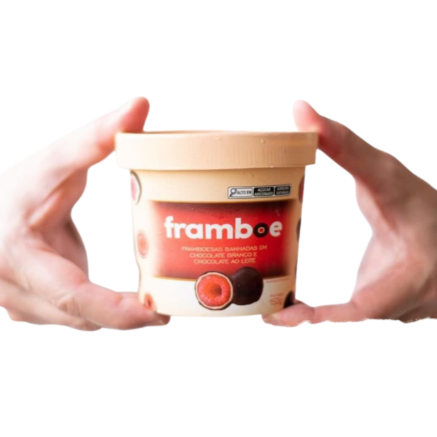 Framboesas banhadas no chocolate branco e chocolate ao leite 150g