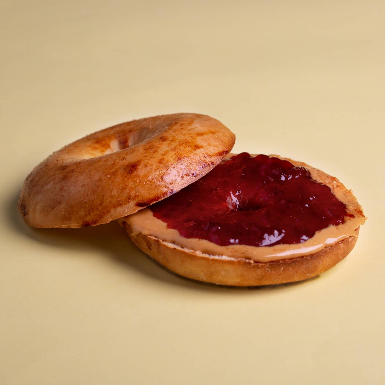 Sándwich PB & J Bagel