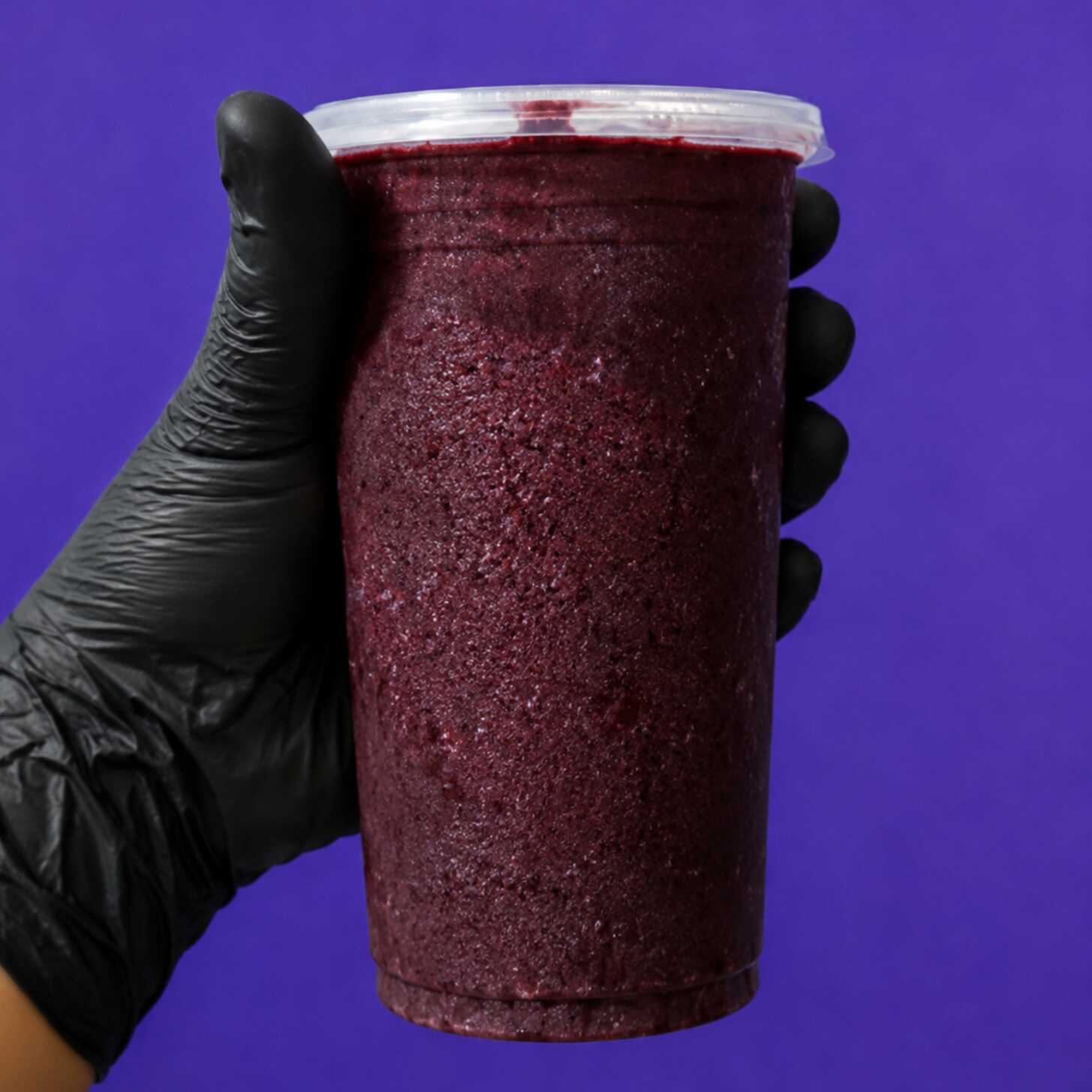 Açaí Puro Premium I 300ml. Serve até 1 pessoa, aproximadamente 300ml Açaí cremoso com 1 cobertura Grátis e bem gelado, feito com polpa selecionada para garantir sabor intenso e textura perfeita. A escolha ideal para quem ama o verdadeiro sabor do açaí.