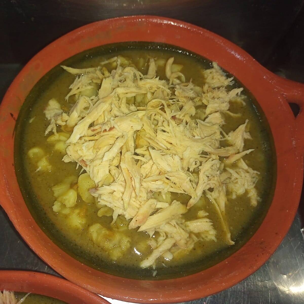 Pozole Verde de Pollo c/botana