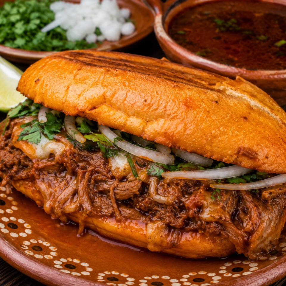 TORTA DE BIRRIA