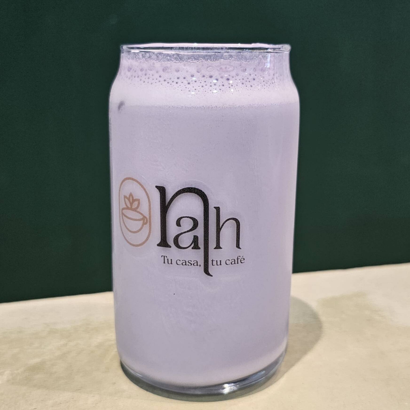 Taro Latte Frío 16oz