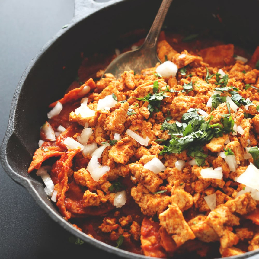 Chilaquiles Rojos con Hongos