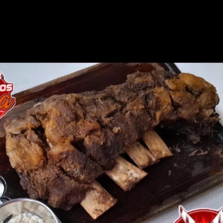 Feijoada, arroz, farofa e vinagrete - serve 3 a 4 pessoas