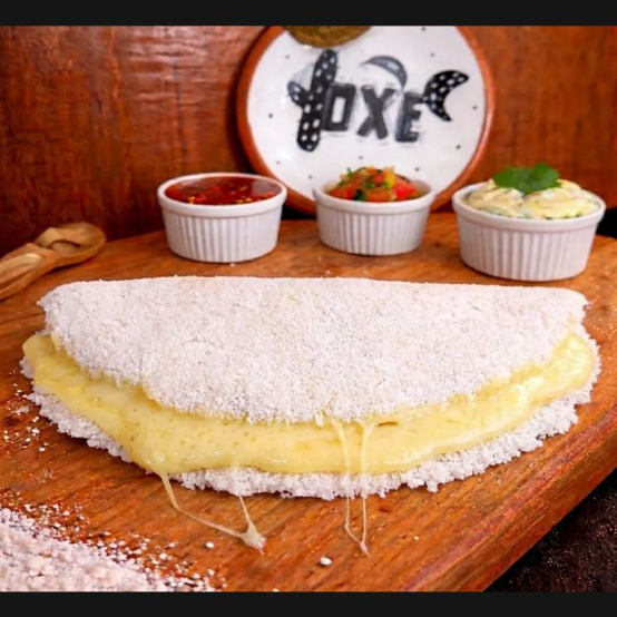 Massa de Tapioca recheada com mussarela