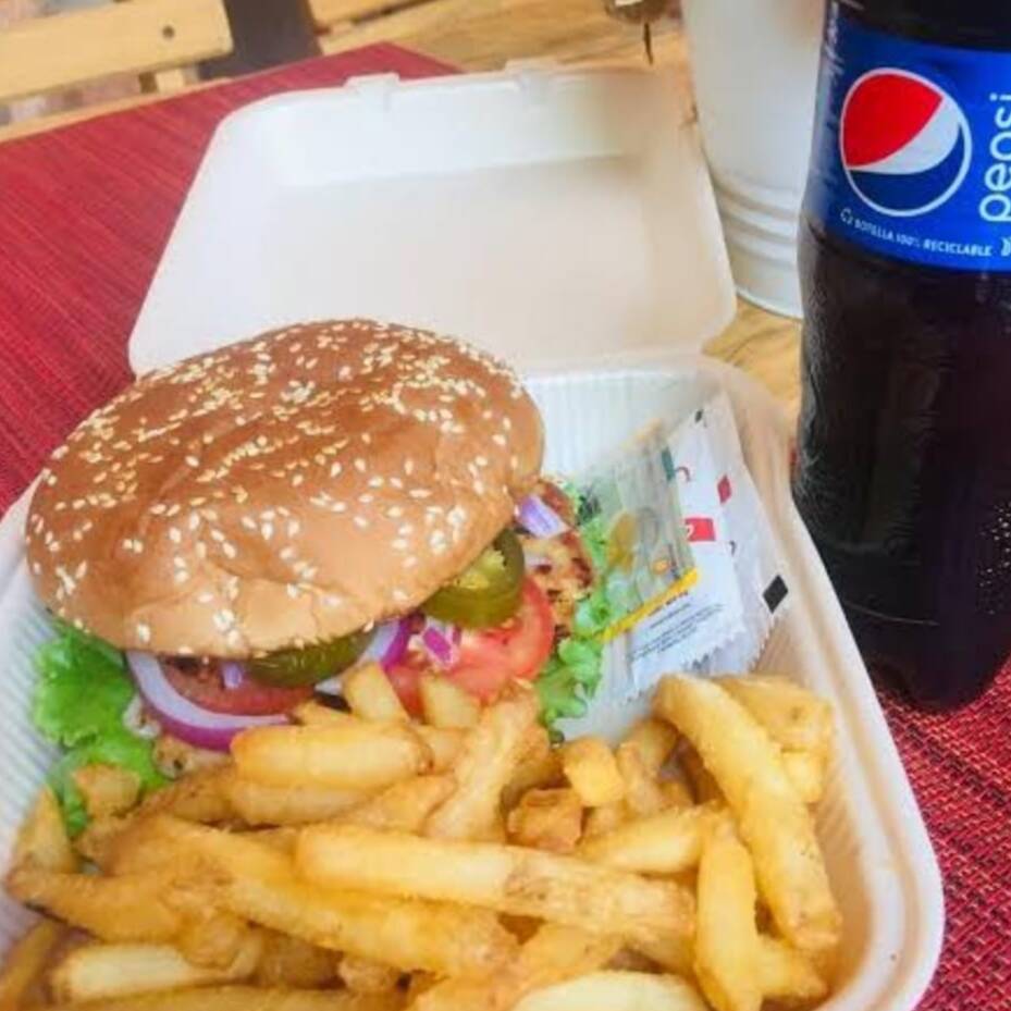 Hamburguesa Papas Y Soda