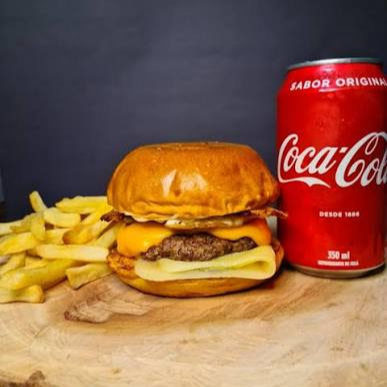 1 Churrasquinho lombo OU frango, 01 porção de fritas tradicional, 01 refrigerante lata (MANDAR A OPÇÃO ESCOLHIDA DE CHURRASQUINHO E DE REFRIGERANTE NO NOSSO CHAT)