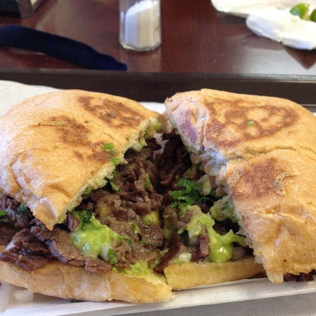 TORTAS DE CARNE ASADA