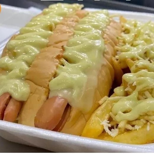 2 PERROS gemeloa + PAPAS FRANCESAS