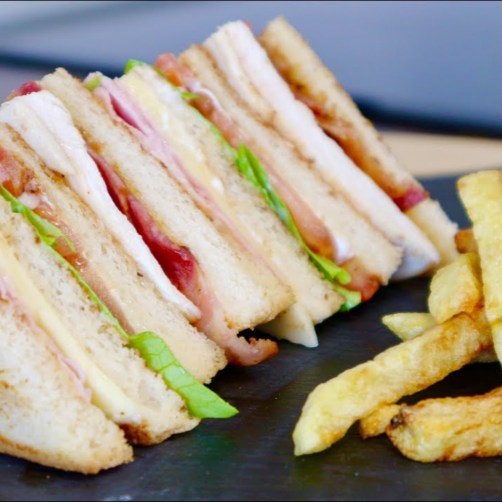 Club Sándwich con Papas