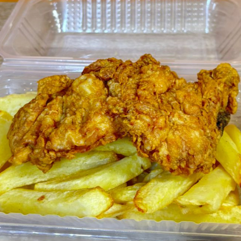 1/4 de Pecho Broaster + Papas Fritas + Ensalada