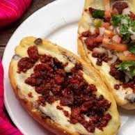 MOLLETES CON CHORIZO