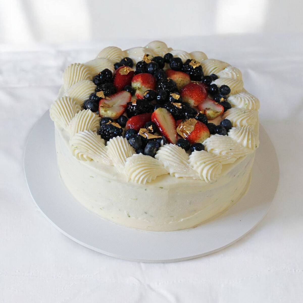 Pastel Limón con Frutos Rojos