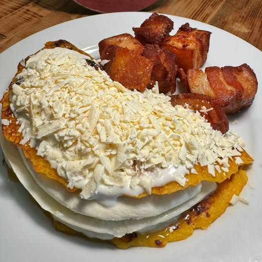 Cachapa de Cochino Frito con Queso de mano