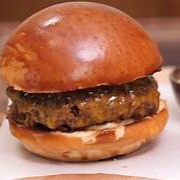 Pão, Carne de Hamburguer (56g), Queijo Maionese Caseira