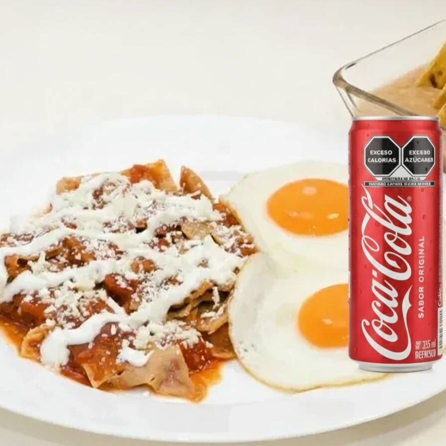 Chilaquiles Rojos con Huevo + Refresco