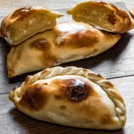Deliciosa empanada sabor Palmito, creme de palmito temperado com uns pedaços de palmito fresco in natura.