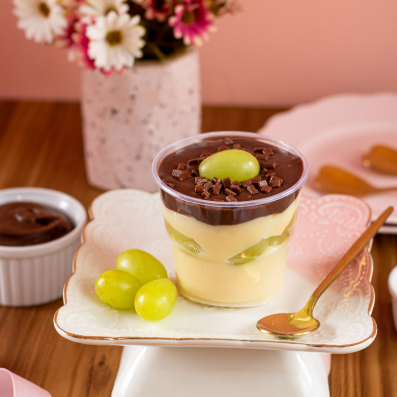 Deliciosas camadas de Ninho cremoso, uvas finalizado com Ganache de chocolate e Granulle!!!
