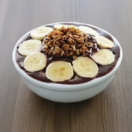 Leite condensado, granola ,leite em pó ,banana