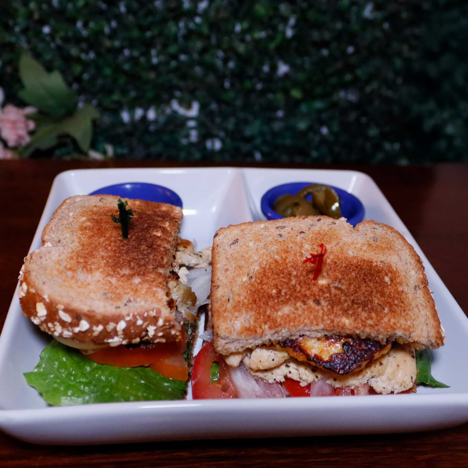Sándwich Burger con Pollo (100 gm)