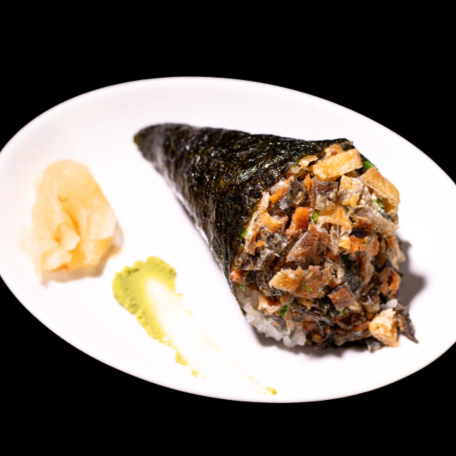Recheado de pele de salmão grelhada, cream cheese e cebolinha. Acompanha 1 molho teriyaki / tarê (30ml)