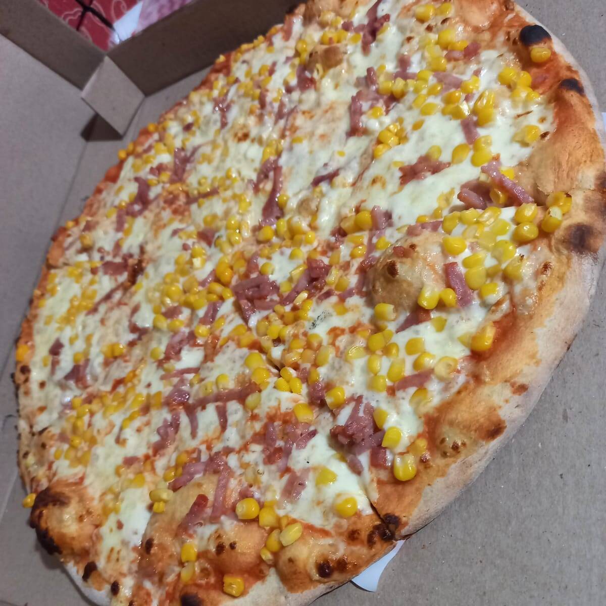 Combo-Pizza Mediana + 2 Rollos Pizza + Beb. 1.5Lt