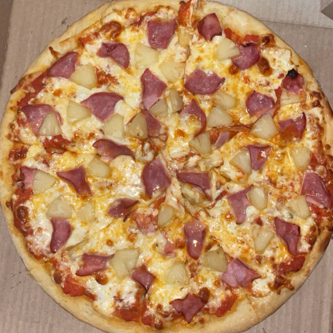 Pizza Hawaiana.