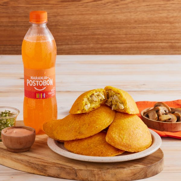 4 EMPANADAS Y 1 GASEOSA 250ML LA COLOMBIANA