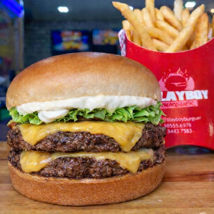 Uma experiência única de sabor , Hambúrguer Artesanal de 130g suculento composto por nosso Blende secreto
Pão Brioche , 2 carnes bovinas 130 g , queijo cheddar, tomate, alface, cebola na chapa e molho especial.