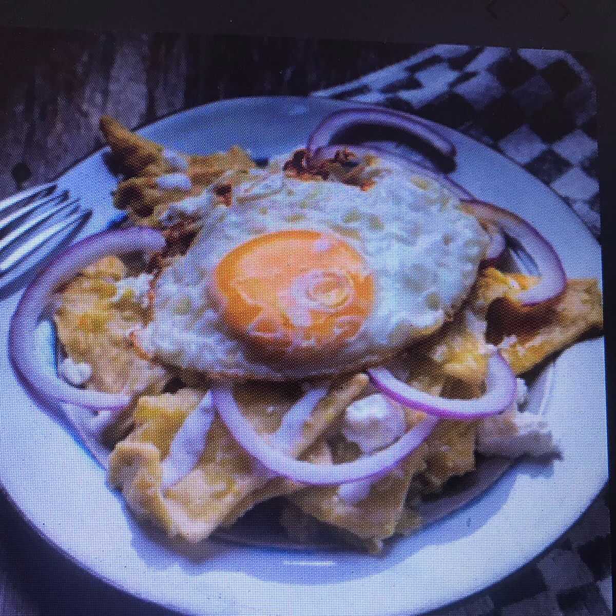 Chilaquiles con huevo estrellado