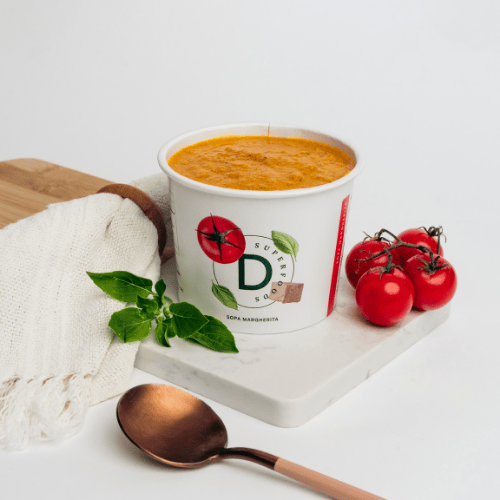 (Consumo imediato) Pense em uma sopa cremosa e deliciosa...assim é a nossa Margherita! Feita com tomate italiano, cenoura e manjericão, tem como destaque e surpresa o tofu! Uma excelente opção de refeição com 9,3g de proteína vegetal na porção de 400g. *Esta sopa é produzida no Dia e chega quentinha na sua casa. (Porção 400g: 208 kcal)