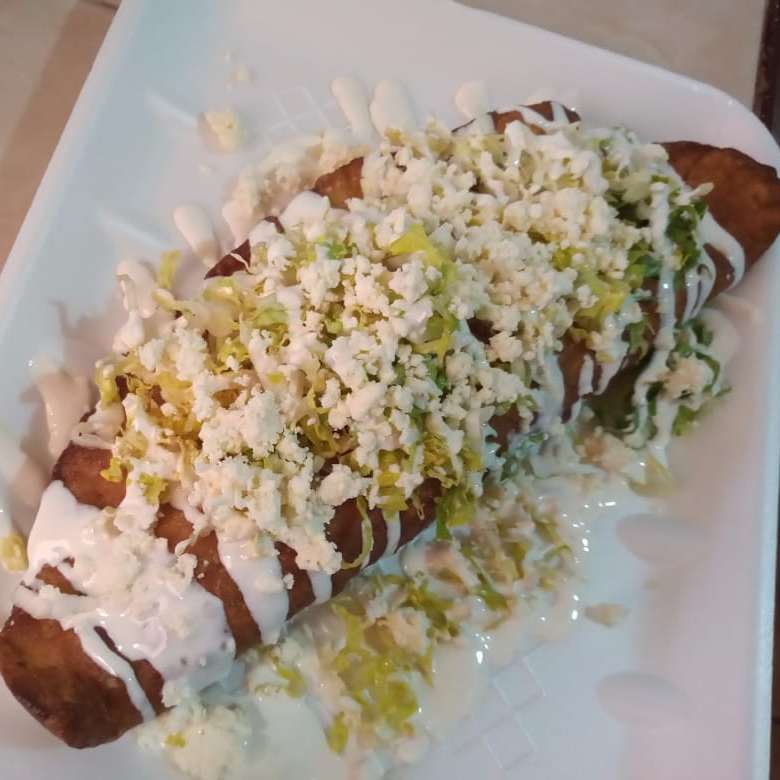 Empanada Gigante de Queso de Hebra