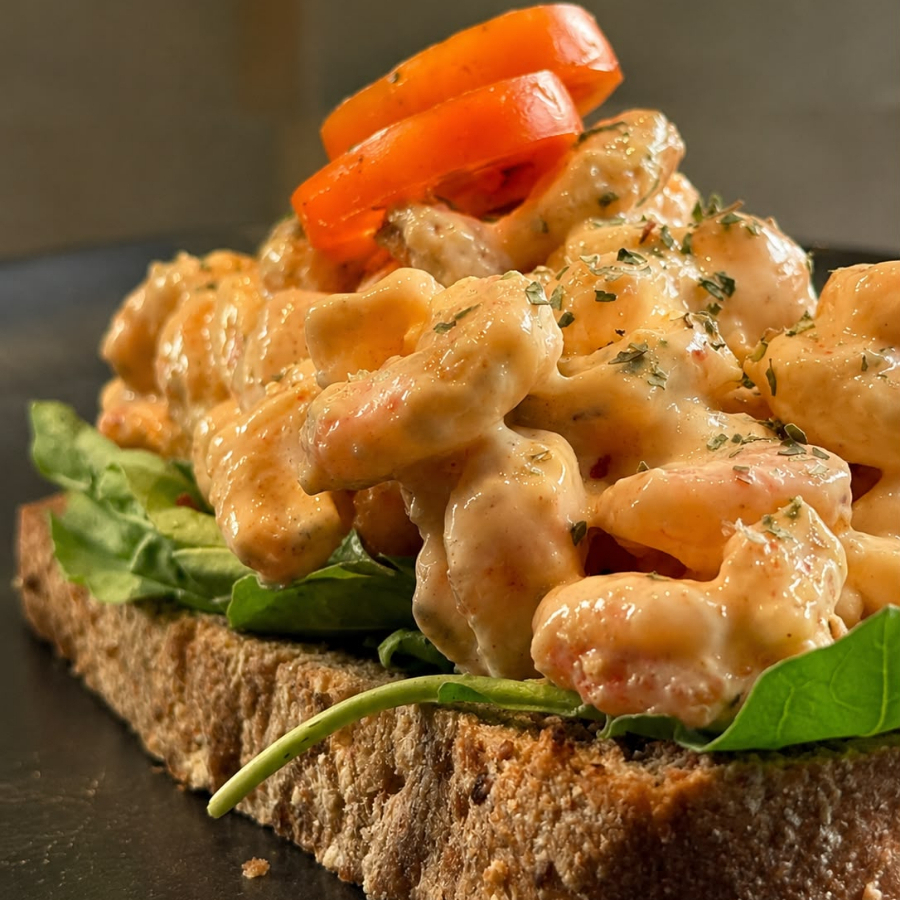 Creme de cream cheese, camarões grelhados na manteiga, finalizado com salsinha